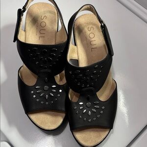 Natralizer Soul brand sandals Size 8.5